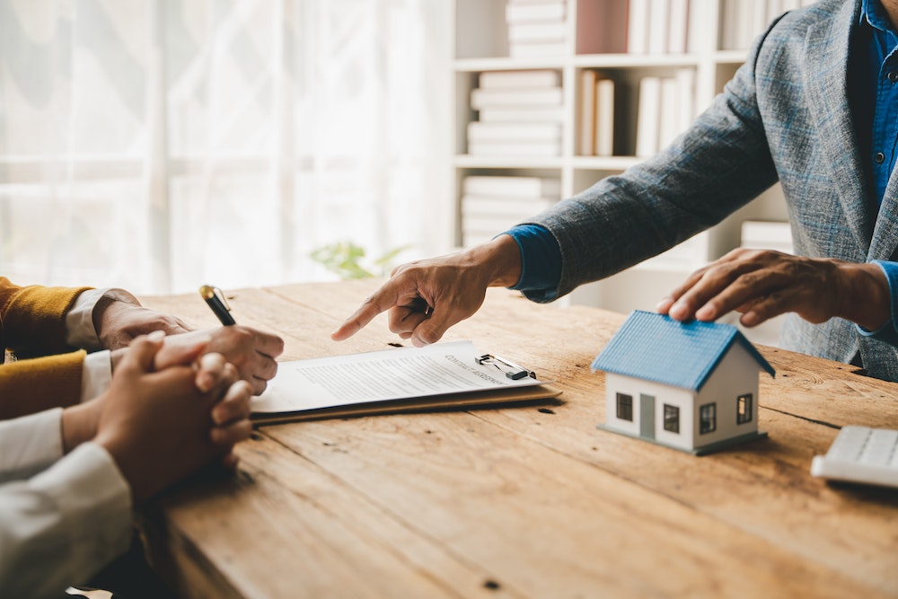 L'impact d'un bail caduque sur le droit au logement en cas de reprise d'études