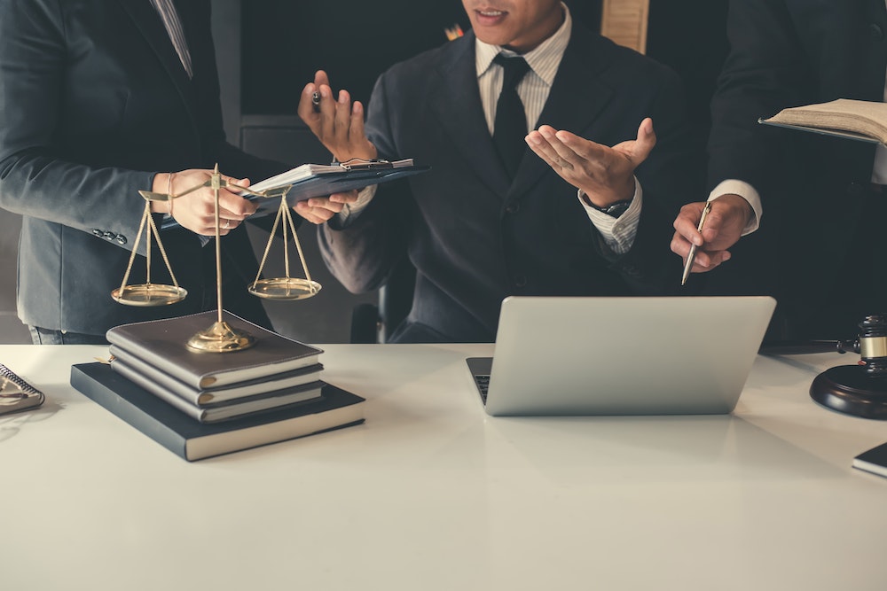 Comment choisir le bon avocat pour vous aider dans votre cas ?