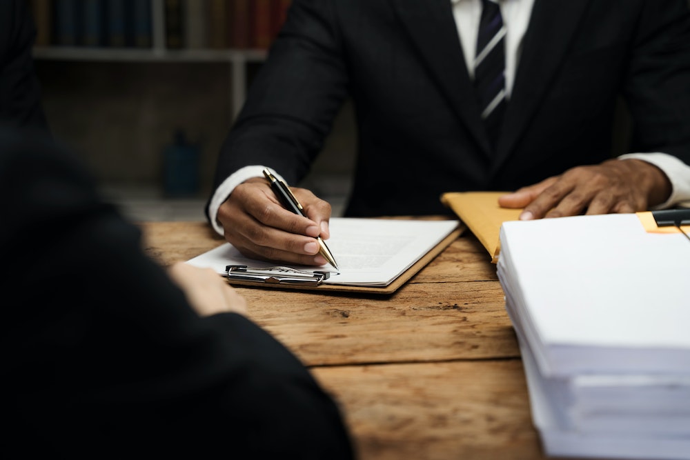 Les risques associés à la demande d'aide juridique auprès d'un avocat : ce qu'il faut savoir