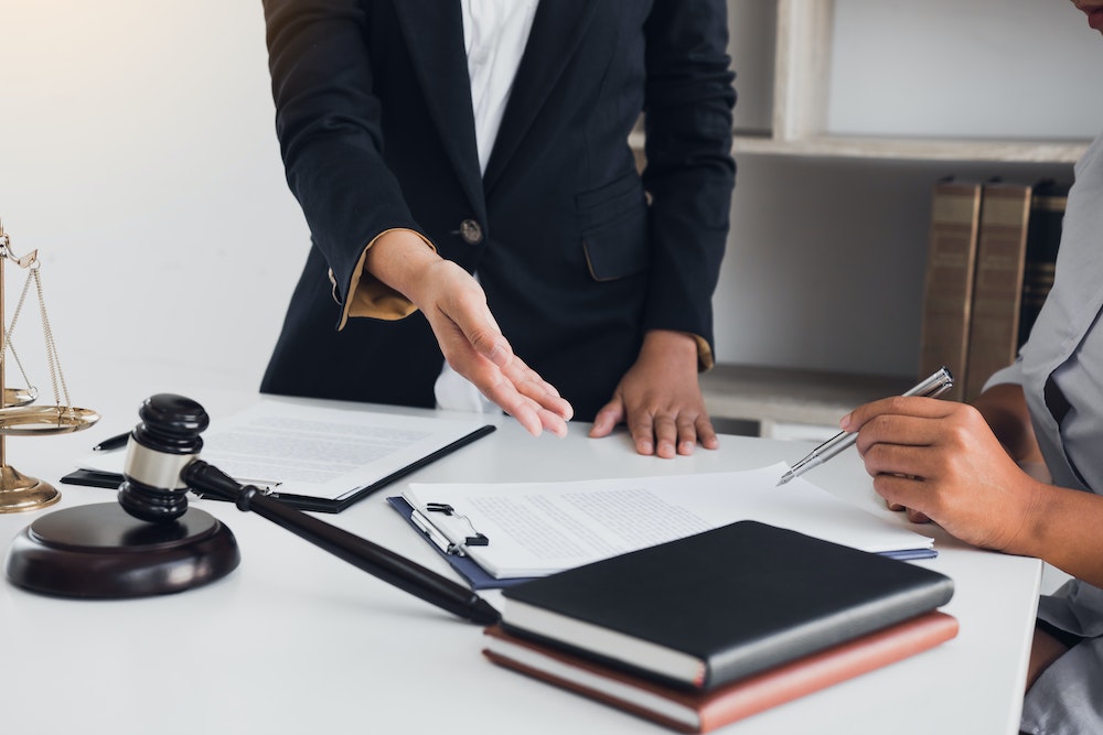 Trouver l'avocat idéal : conseils pratiques pour faire le bon choix